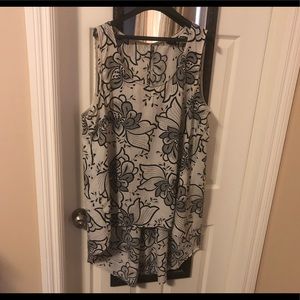 Torrid floral extreme hi/lo sleeveless blouse
